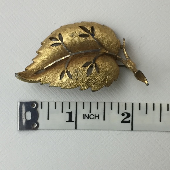 Vintage BSK Gold Tone Leaf Brooch - Picture 8 of 8